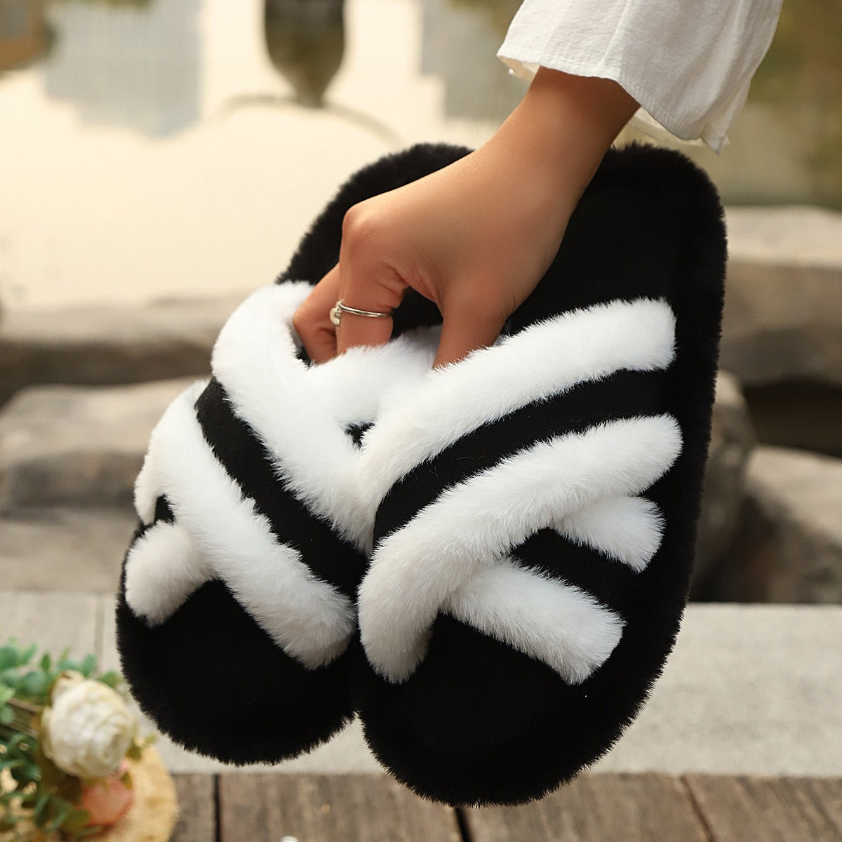 Fluffy Faux Fur Slippers Cross Strap Stitching Warm Casual Platform Slippers