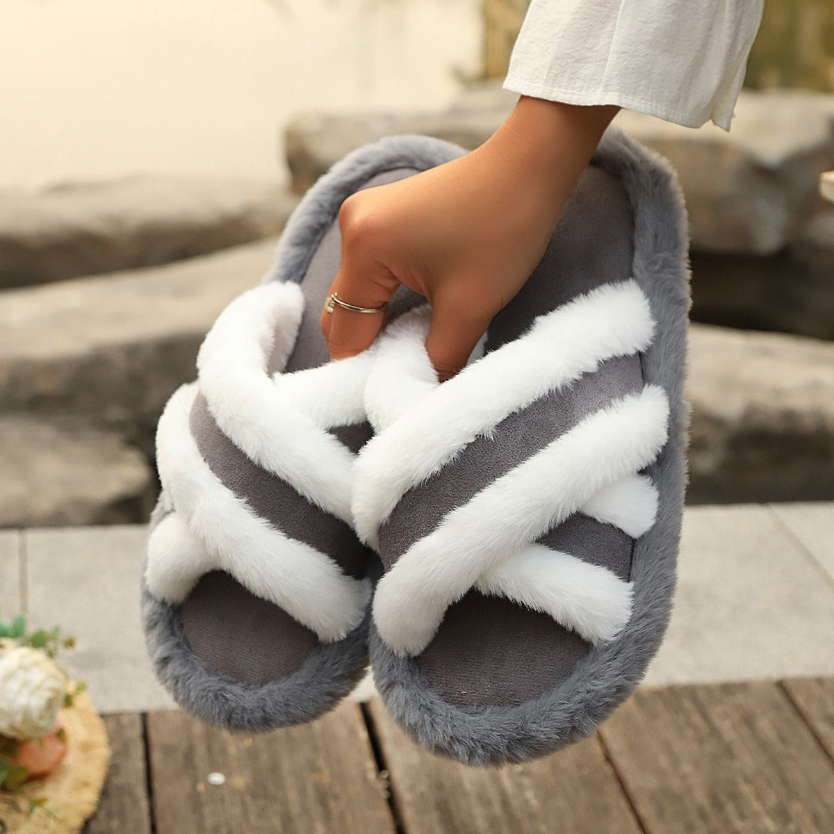 Fluffy Faux Fur Slippers Cross Strap Stitching Warm Casual Platform Slippers