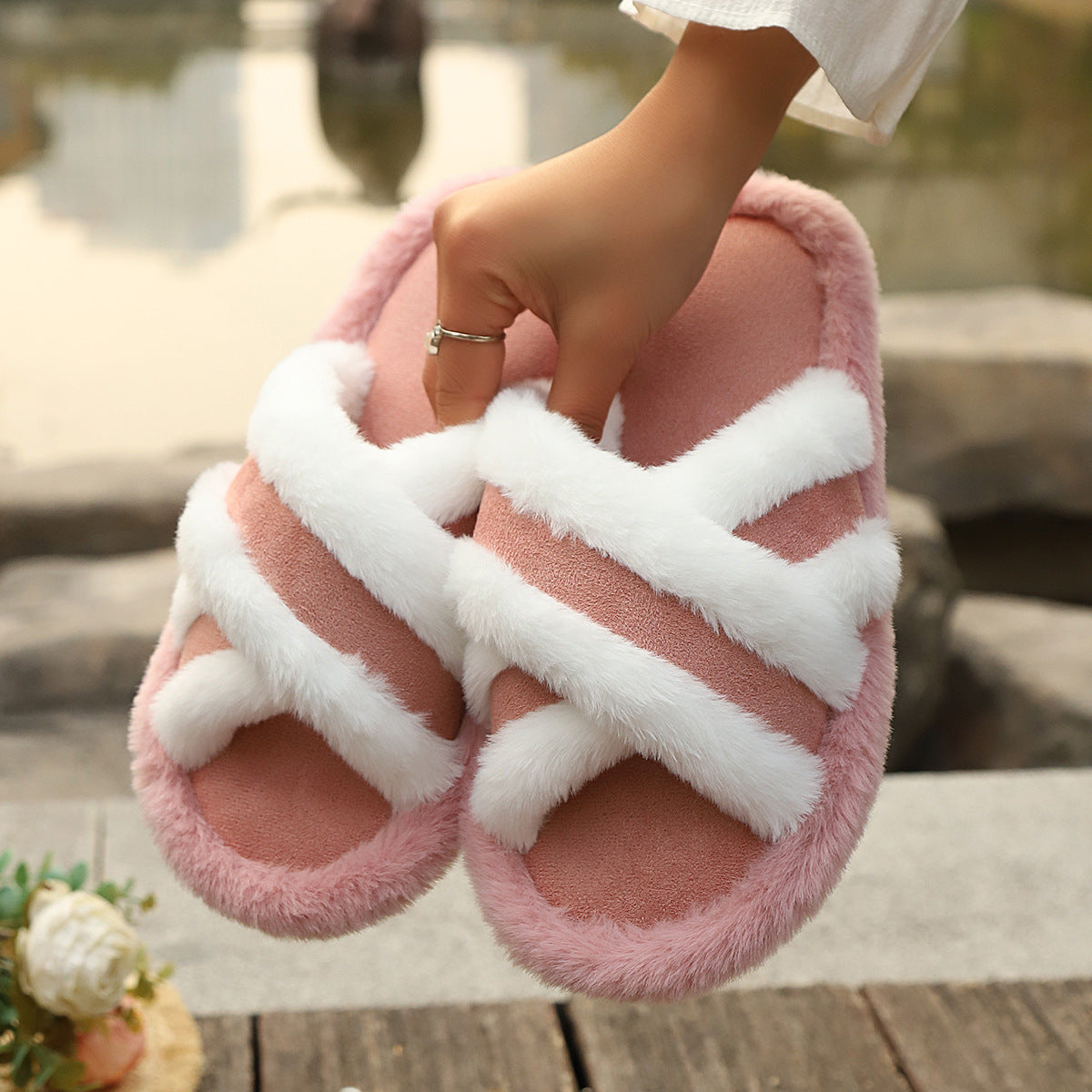 Fluffy Faux Fur Slippers Cross Strap Stitching Warm Casual Platform Slippers