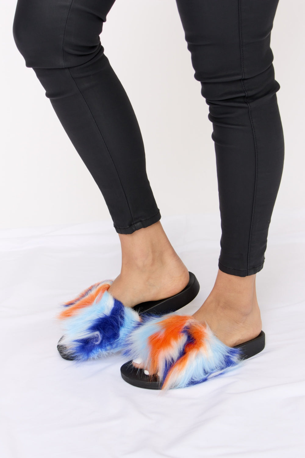 Forever Link Plush Fuzzy Plush Comfy Slide On Flat Open-Toe Blue Multicolor Sandals