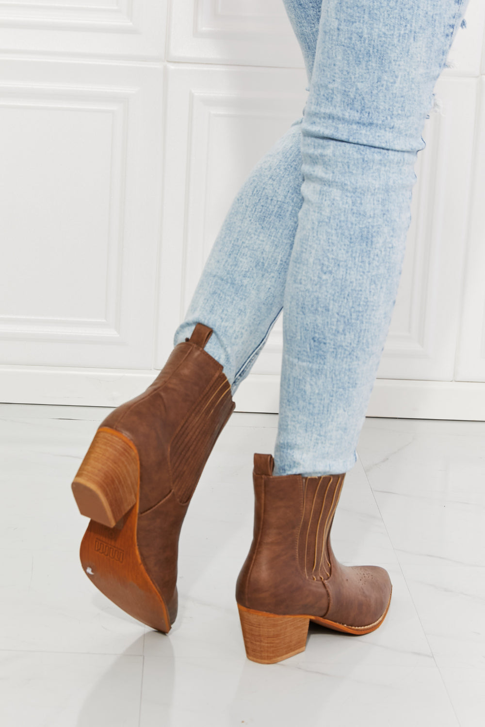 MMShoes Stacked Heel Cowboy Style Chelsea Ankle Bootie Boots in Chestnut Brown Love the Journey